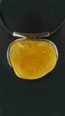 Anh�nger Bernstein milchig