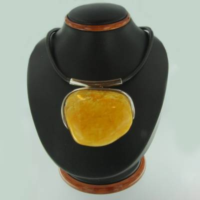 Anh�nger Bernstein milchig