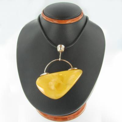 Anh�nger Bernstein milchig