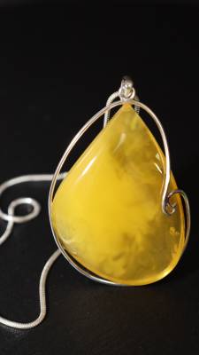 Anh�nger Bernstein zitrin-milchig