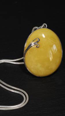 Anh�nger Bernstein milchig (gelb)