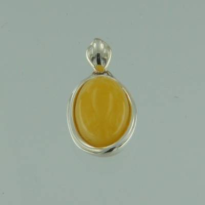 Anh�nger Oval Bernstein milchig