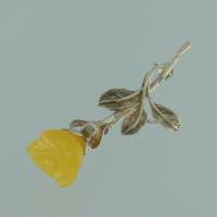 Brosche Rose Bernstein milchig