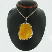 Anh�nger Bernstein milchig