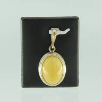 Anh�nger Oval Bernstein milchig