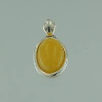 Anh�nger Oval Bernstein milchig
